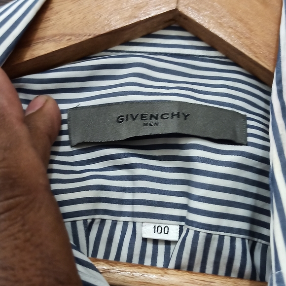 Givenchy - Picture 5 of 8